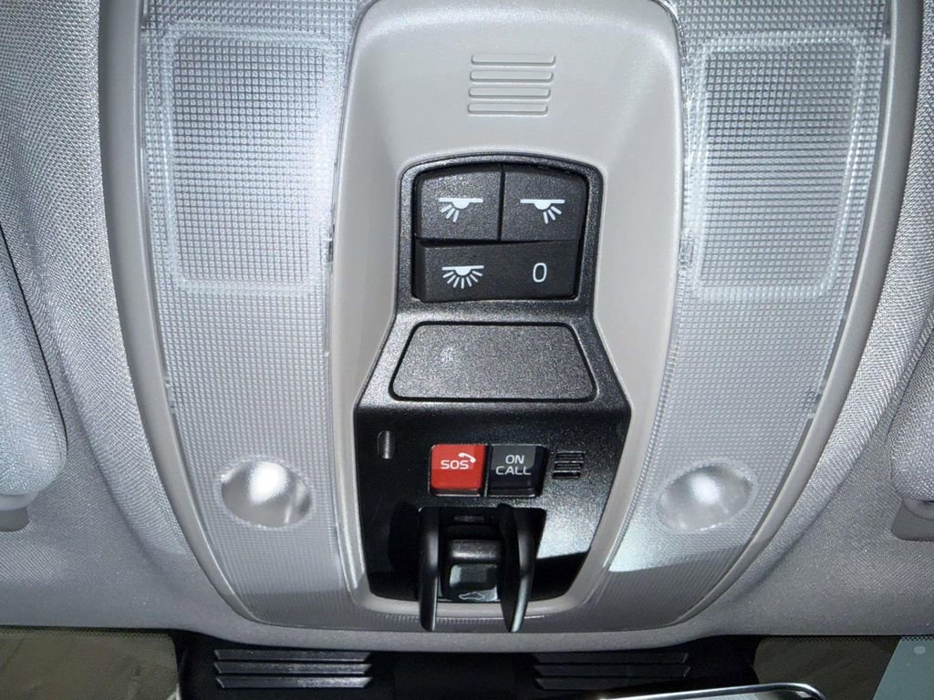 Used 2018 Volvo S60 T5 Inscription Platinum image 25