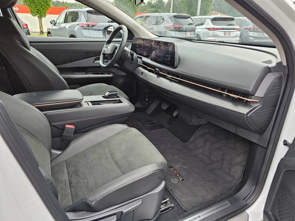Used 2024 Nissan Ariya AWD image 12