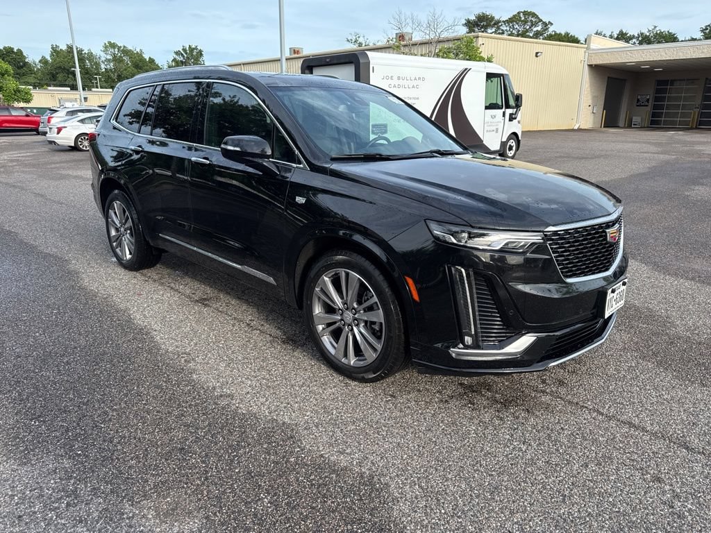 Used 2025 Cadillac XT6 Premium Luxury FWD image 1