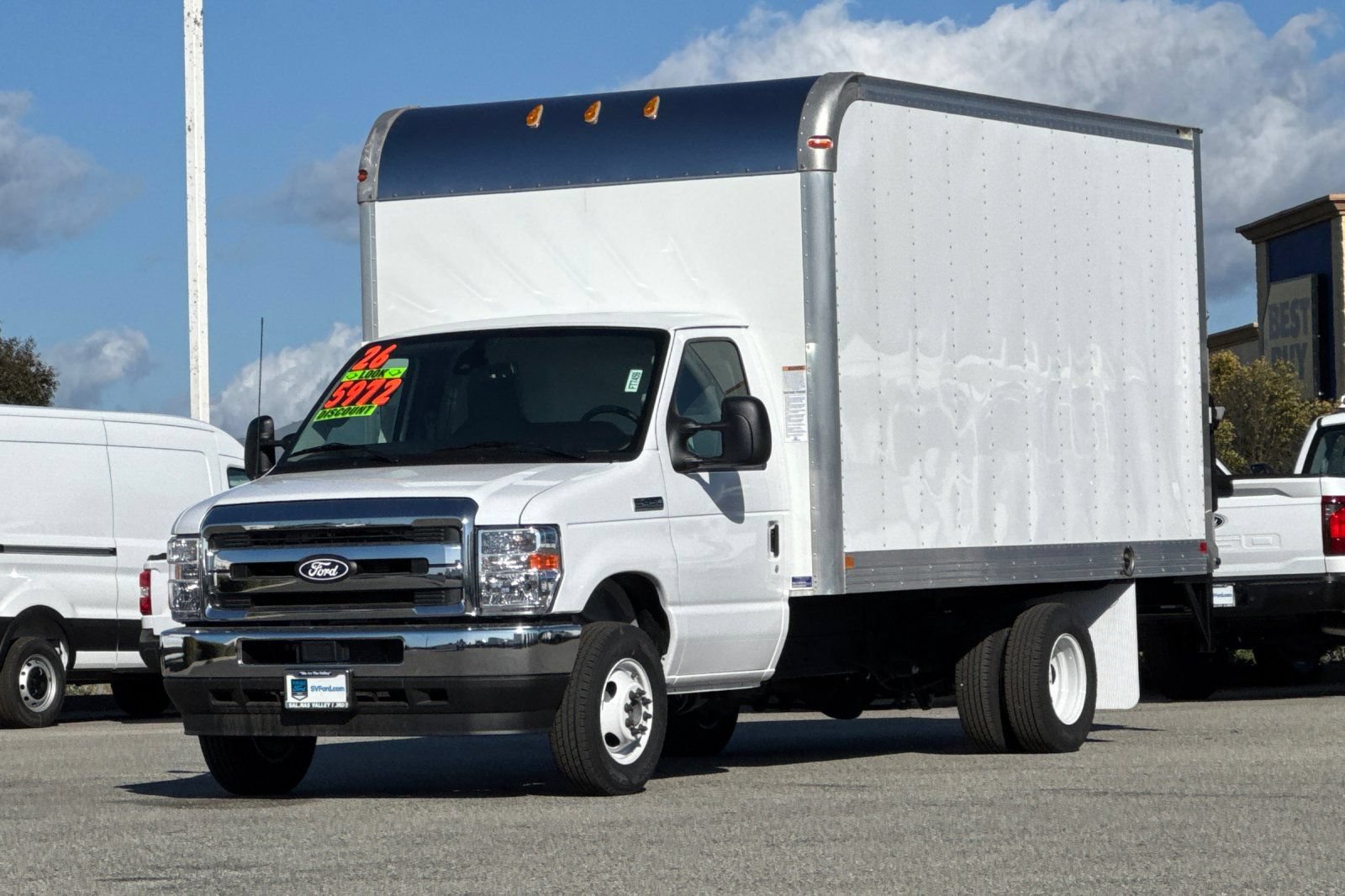 New 2026 Ford E-450 and Econoline 450 Super Duty w/ Interior Upgrade Package RWD image 8