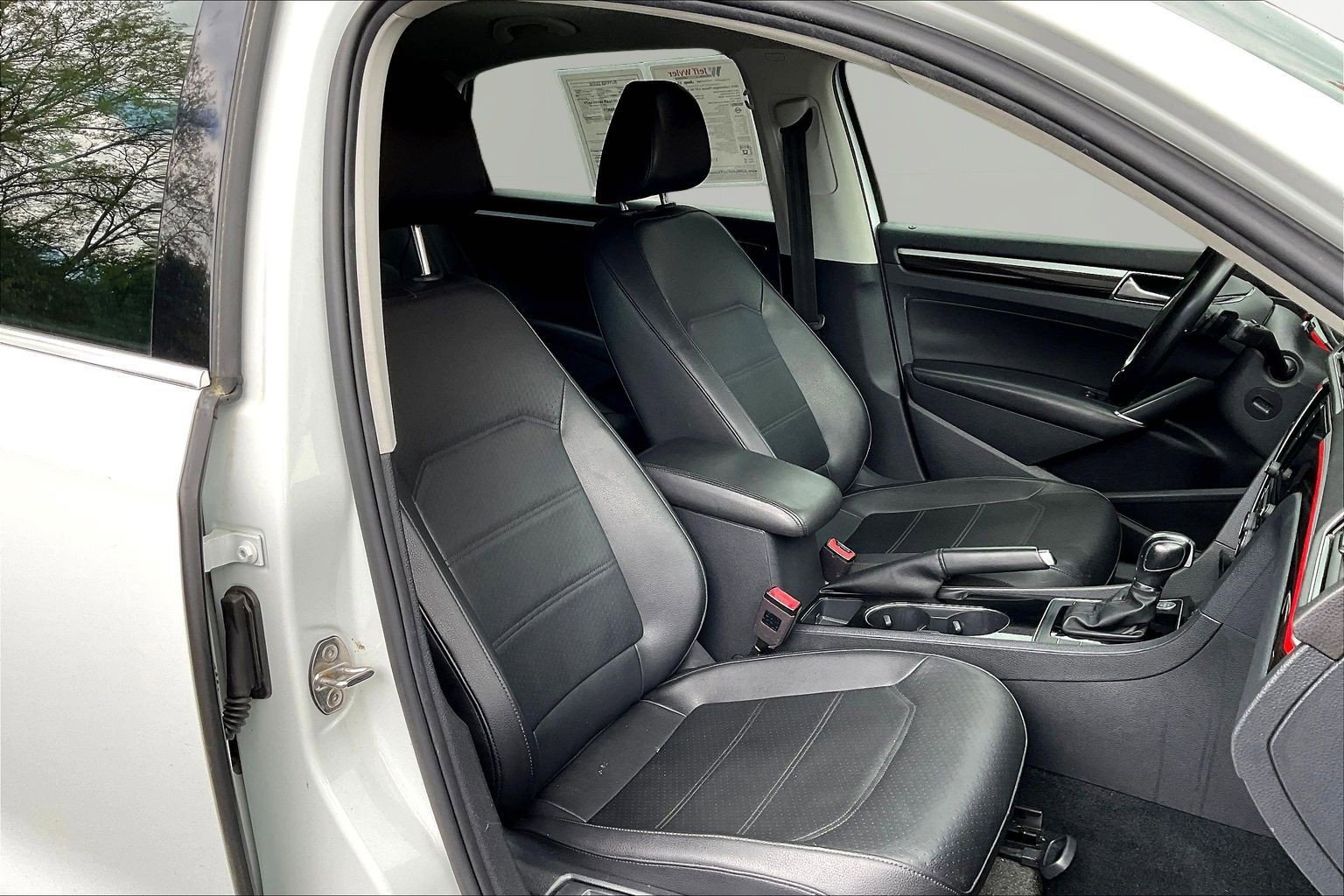Used 2019 Volkswagen Passat 2.0T SE R-Line FWD image 30