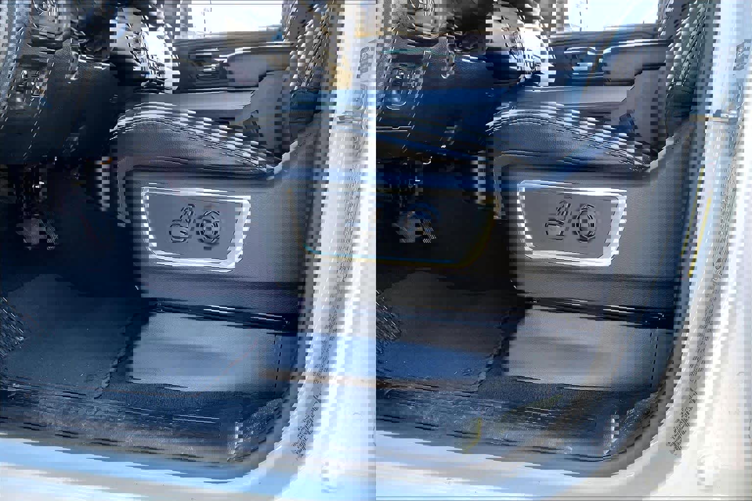 Used 2025 RAM 1500 Laramie image 35