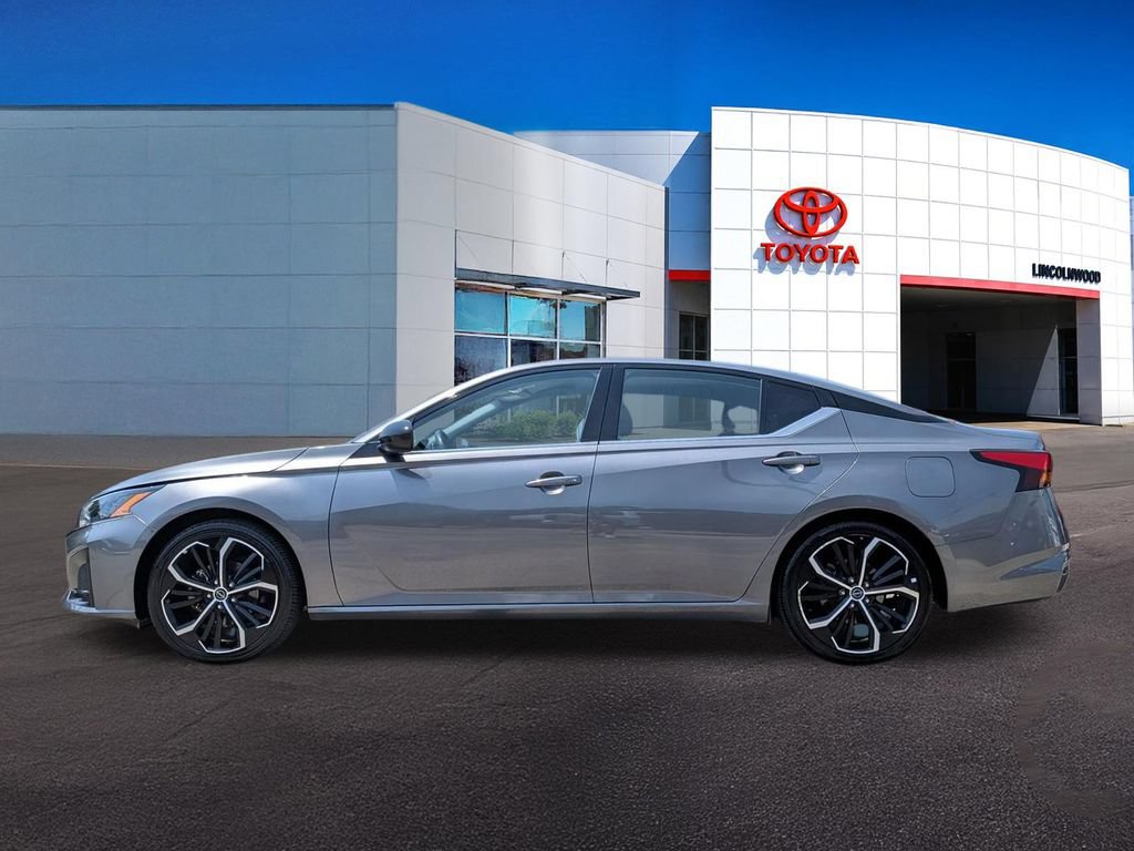 Used 2024 Nissan Altima 2.5 SR FWD image 13