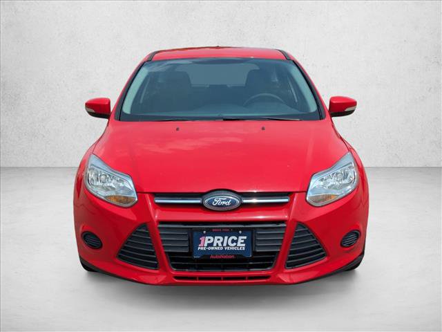 Used 2014 Ford Focus SE w/ SE Winter Package FWD image 2