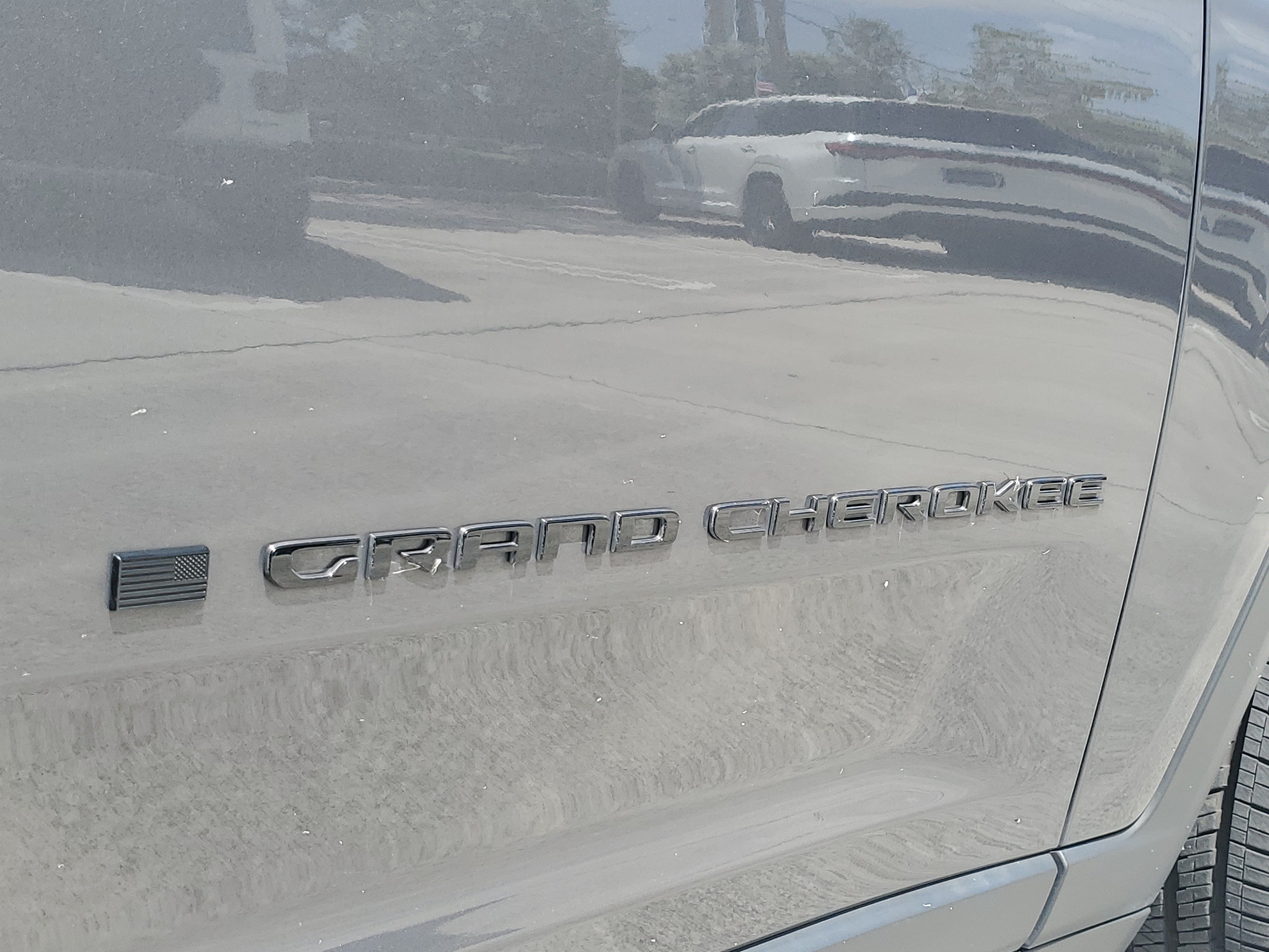 Used 2024 Jeep Grand Cherokee Altitude RWD image 8
