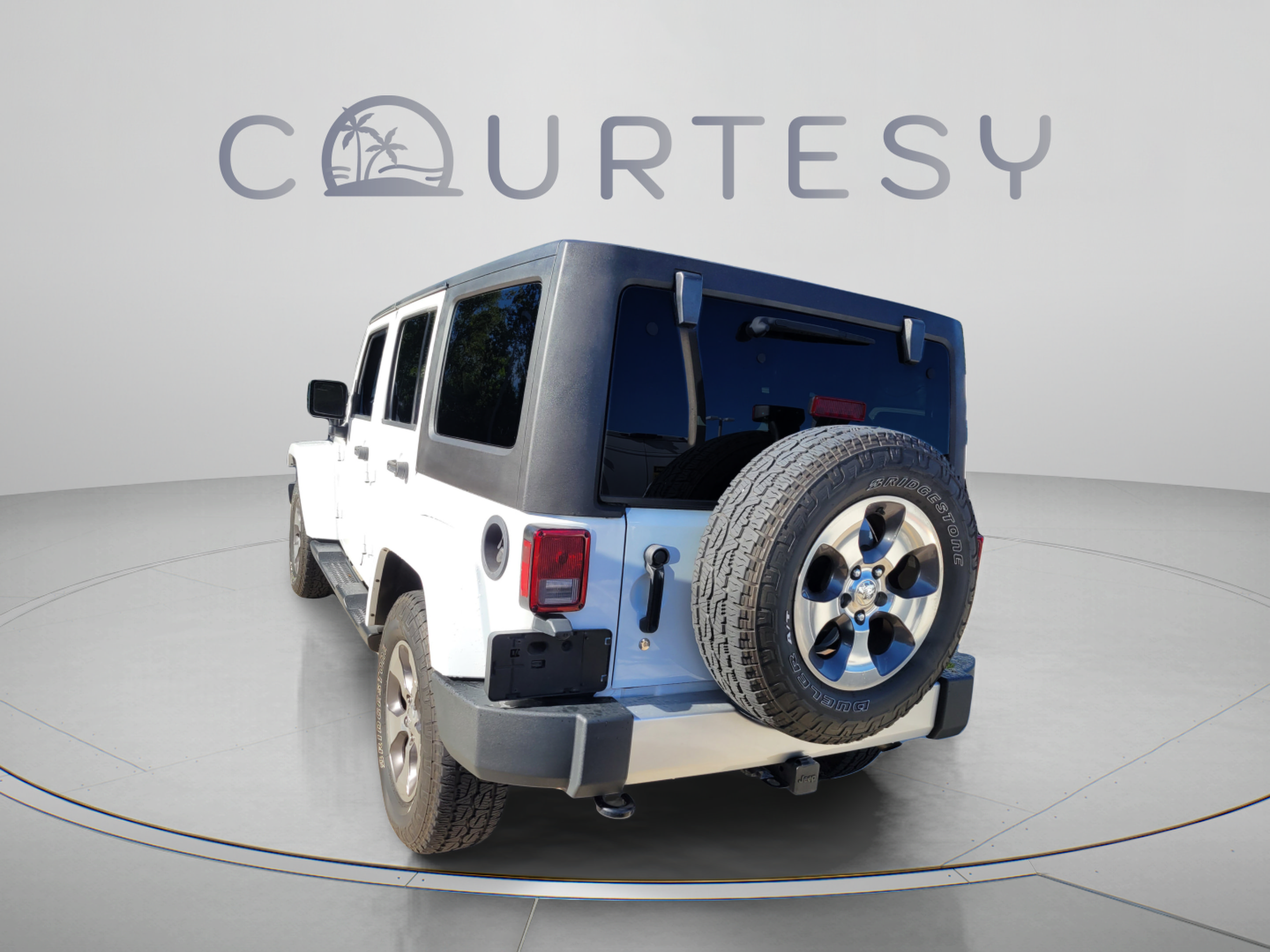 Used 2018 Jeep Wrangler Unlimited Sahara AWD/4WD image 2