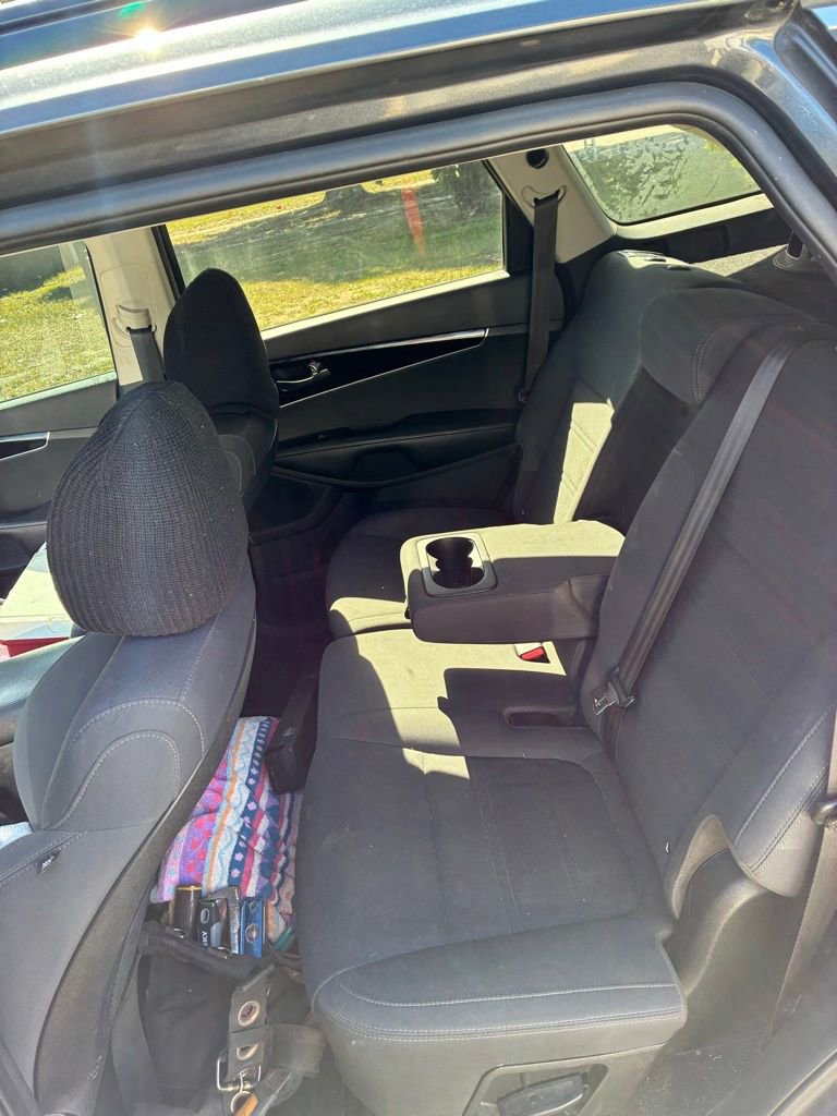 Used 2019 Kia Sorento S FWD image 4