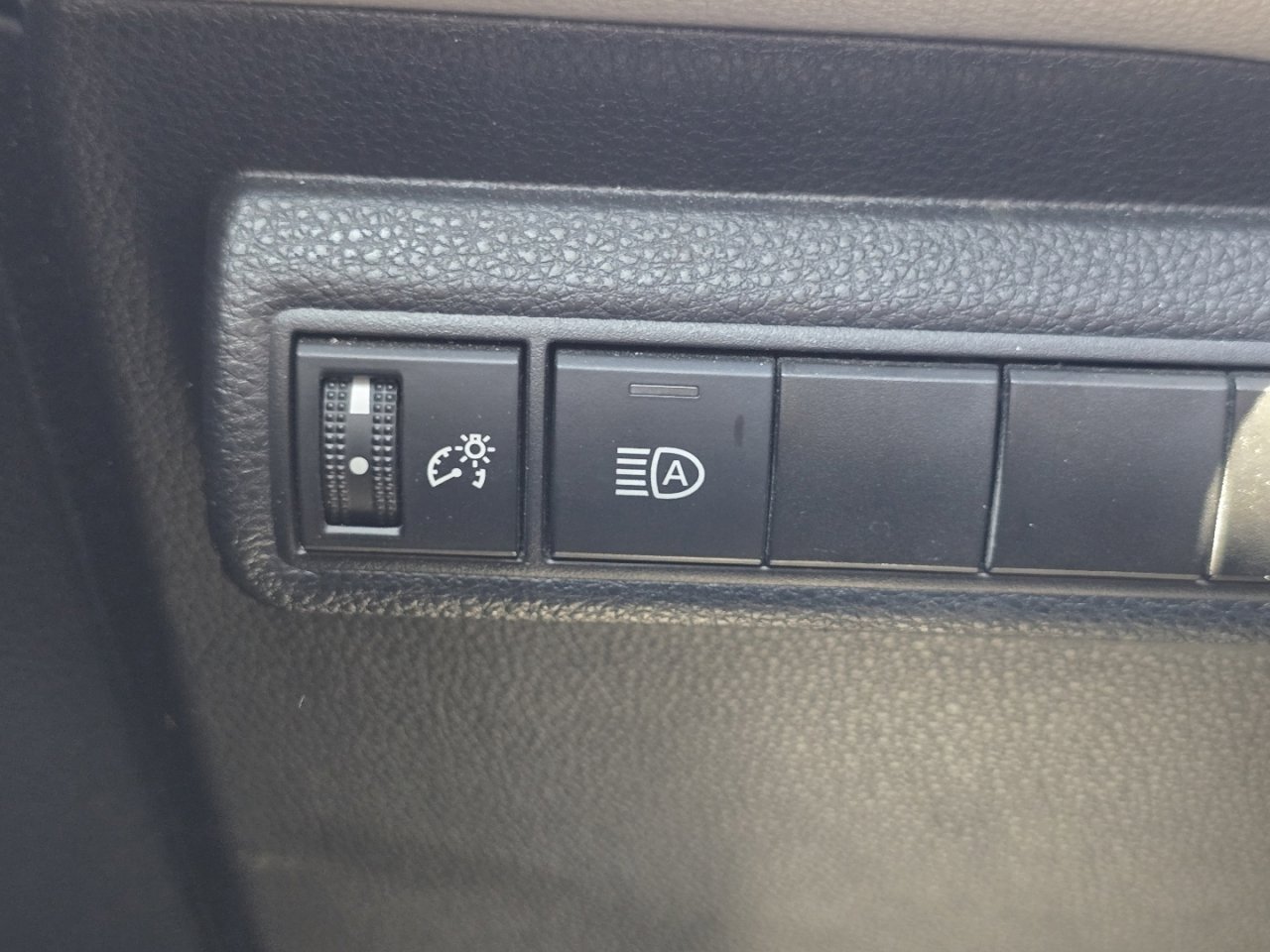 Used 2022 Toyota Corolla LE FWD image 30