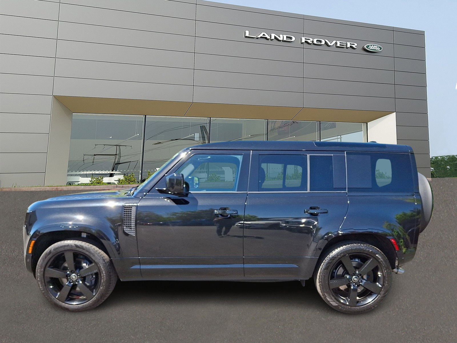 Used 2025 Land Rover Defender 110 X-Dynamic SE AWD/4WD image 8
