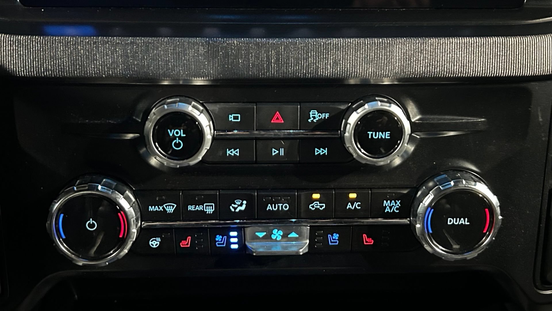 Used 2026 Ford F250 Platinum w/ FX4 Off-Road Package AWD/4WD image 98