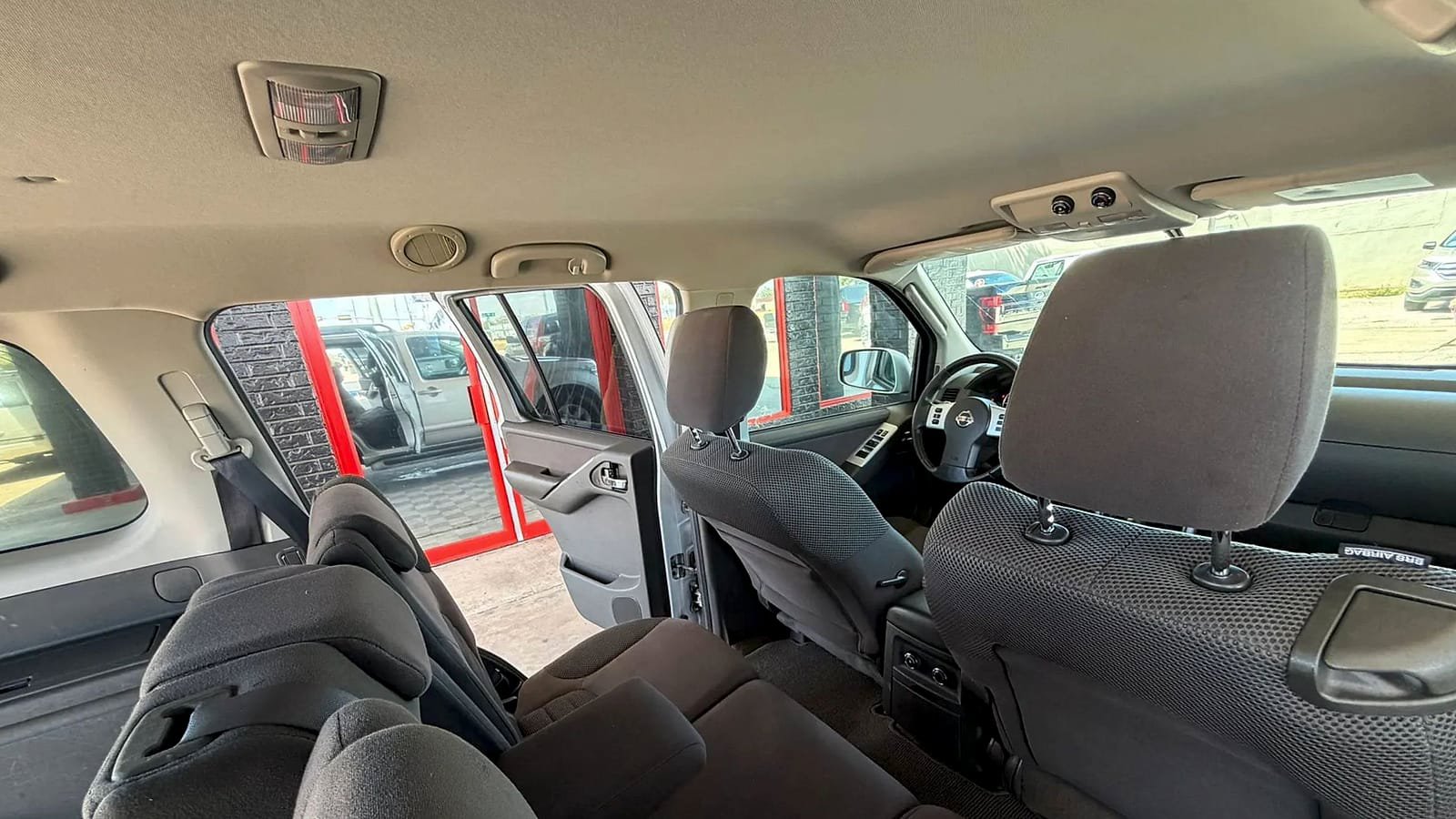 Used 2011 Nissan Pathfinder SV RWD image 19
