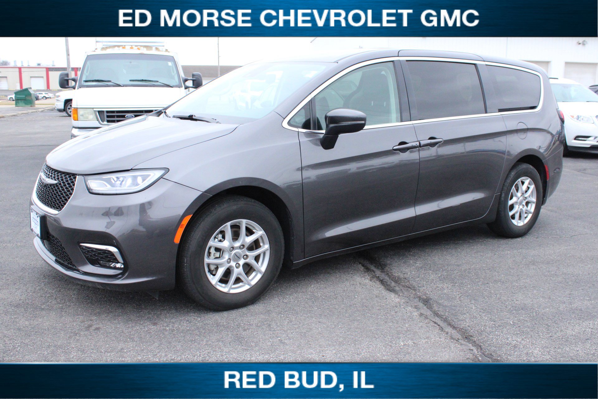 Used 2023 Chrysler Pacifica Touring-L image 4