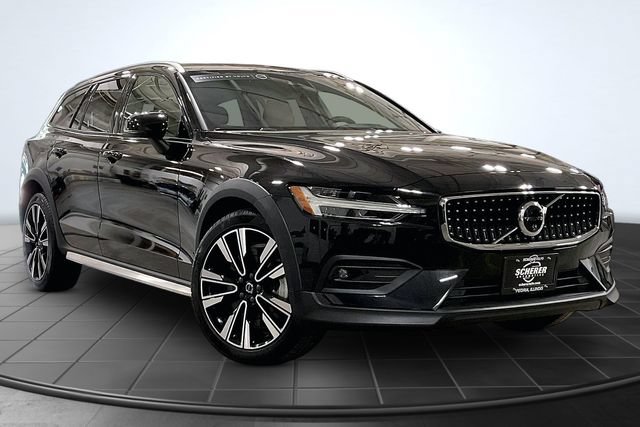 Certified 2025 Volvo V60 B5 Cross Country Ultra AWD/4WD image 14