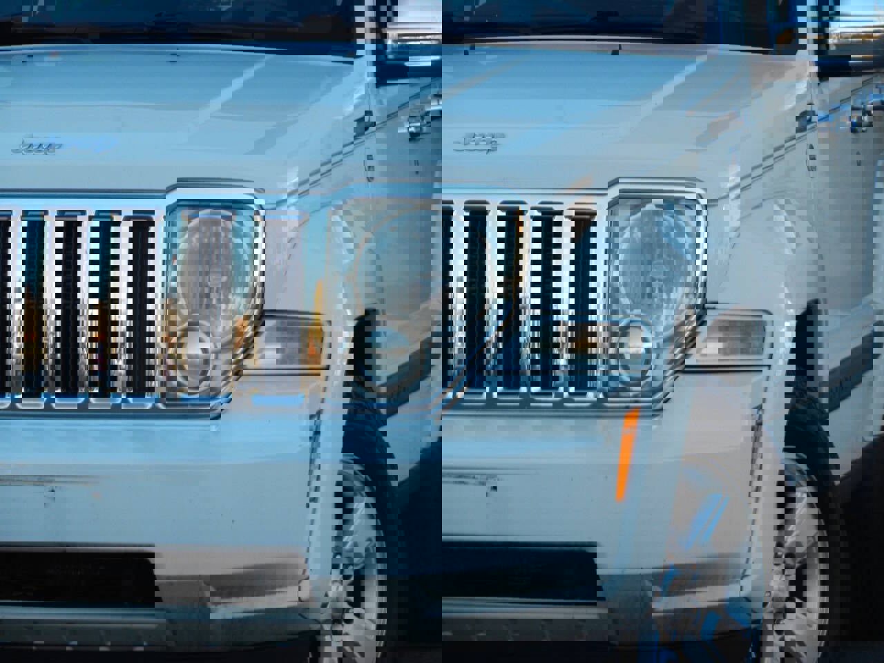 Used 2009 Jeep Liberty Sport w/ Skid Plate Group image 4