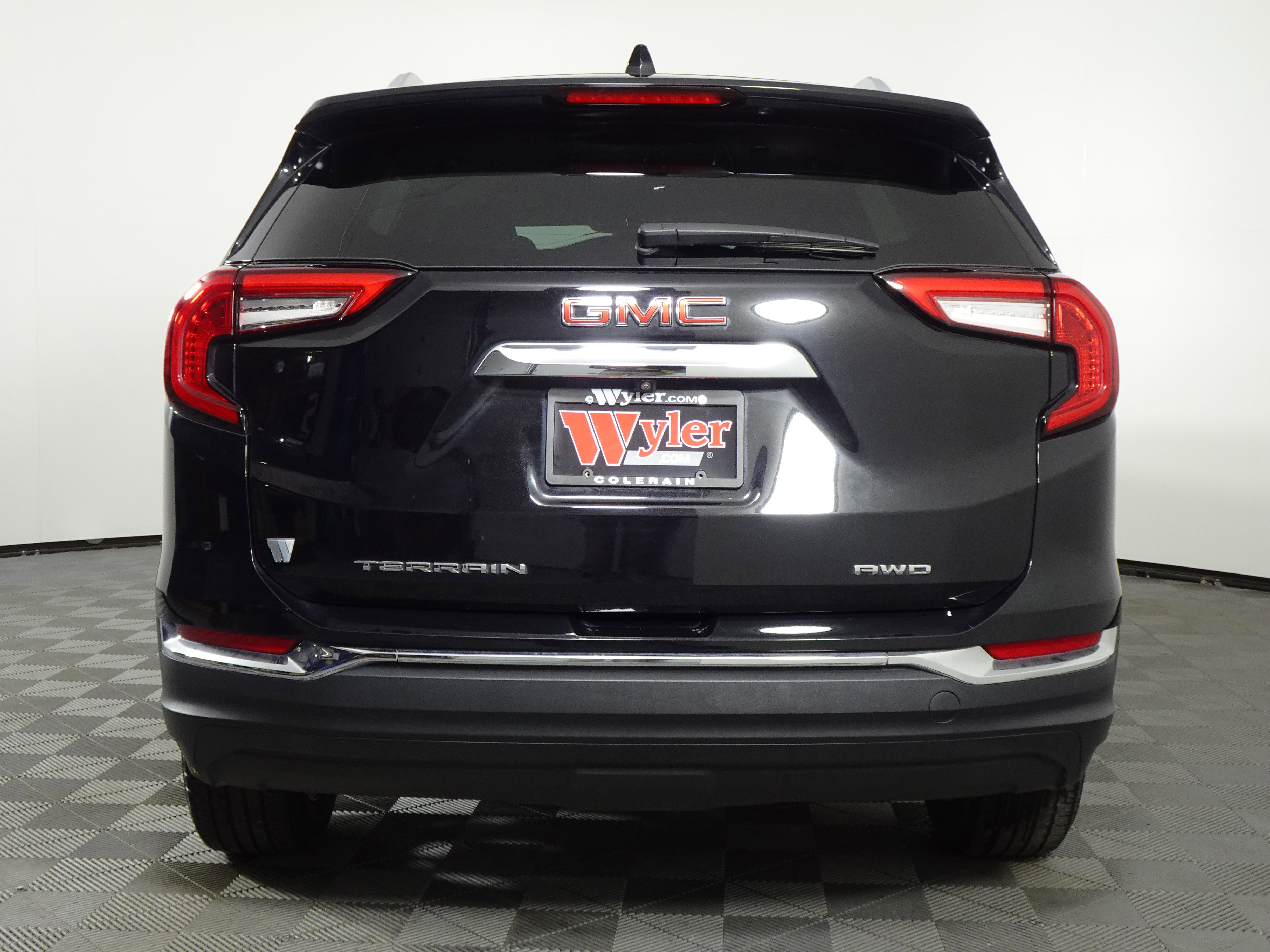 Used 2023 GMC Terrain SLT w/ LPO, Floor Liner Package image 40