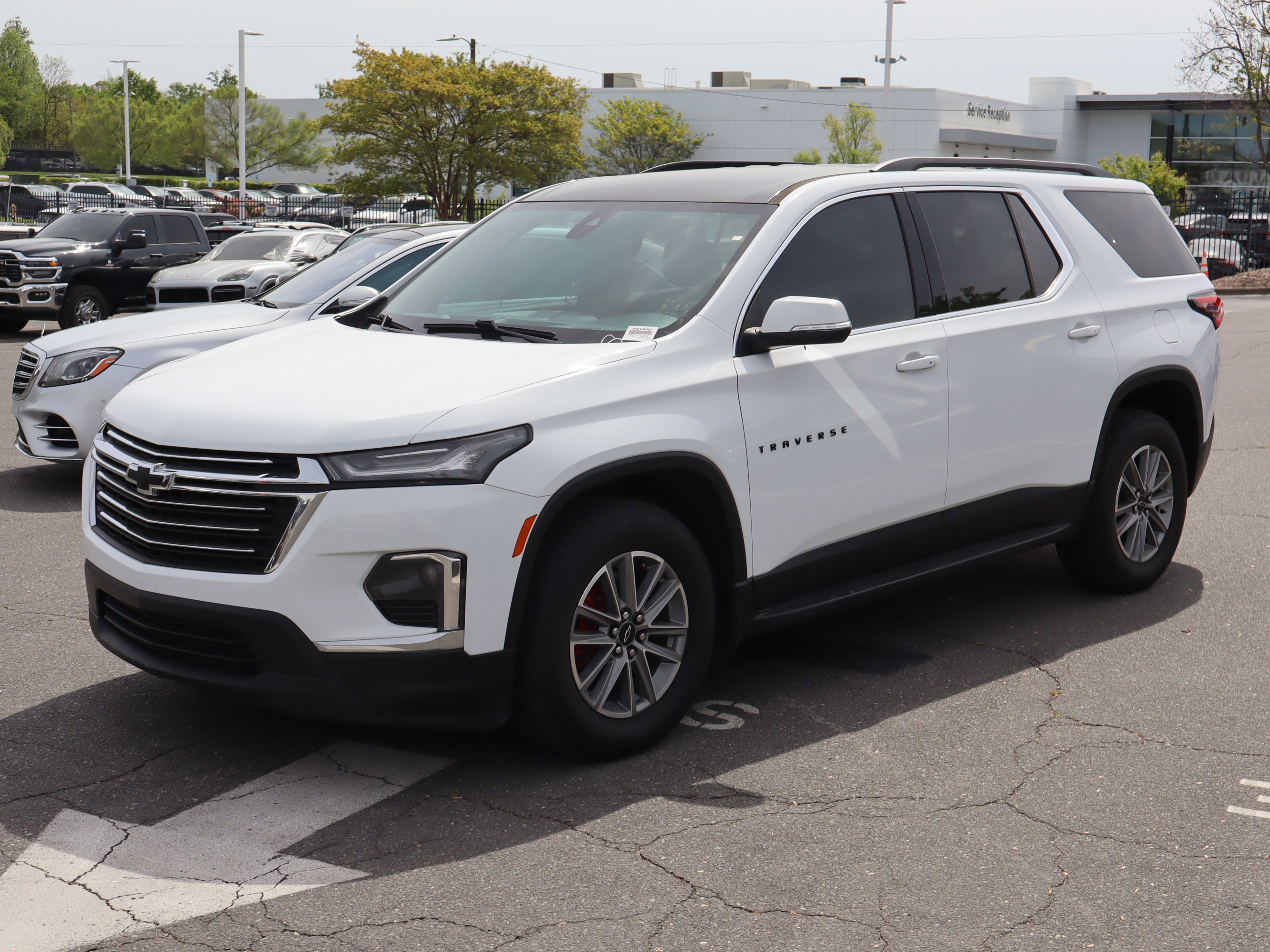 Used 2022 Chevrolet Traverse LT FWD image 5