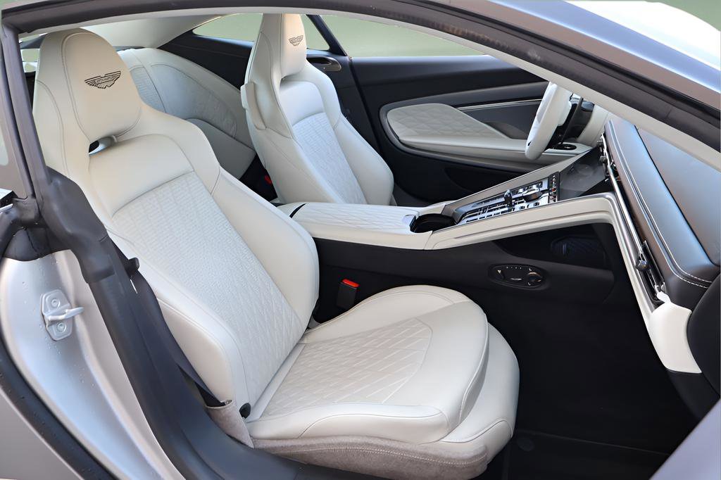 Used 2025 Aston Martin DB12 Coupe image 17