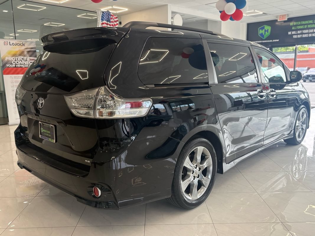 Used 2015 Toyota Sienna SE w/ SE Preferred Package FWD image 12