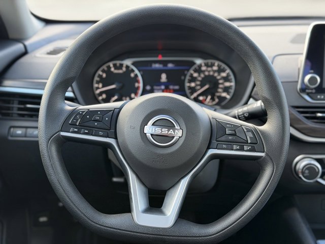 Used 2025 Nissan Altima 2.5 SV image 23