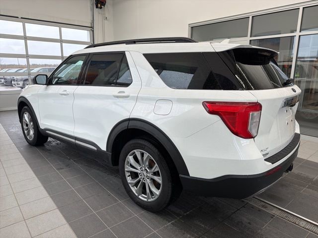 Used 2023 Ford Explorer XLT w/ Equipment Group 202A image 3