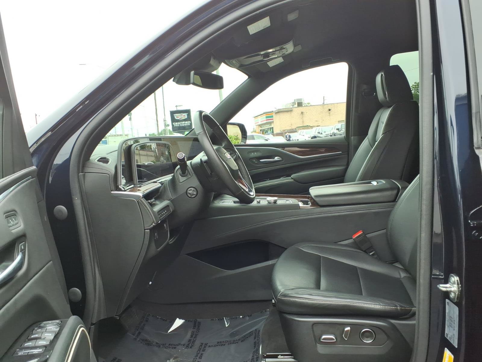 Used 2023 Cadillac Escalade Luxury AWD/4WD image 20
