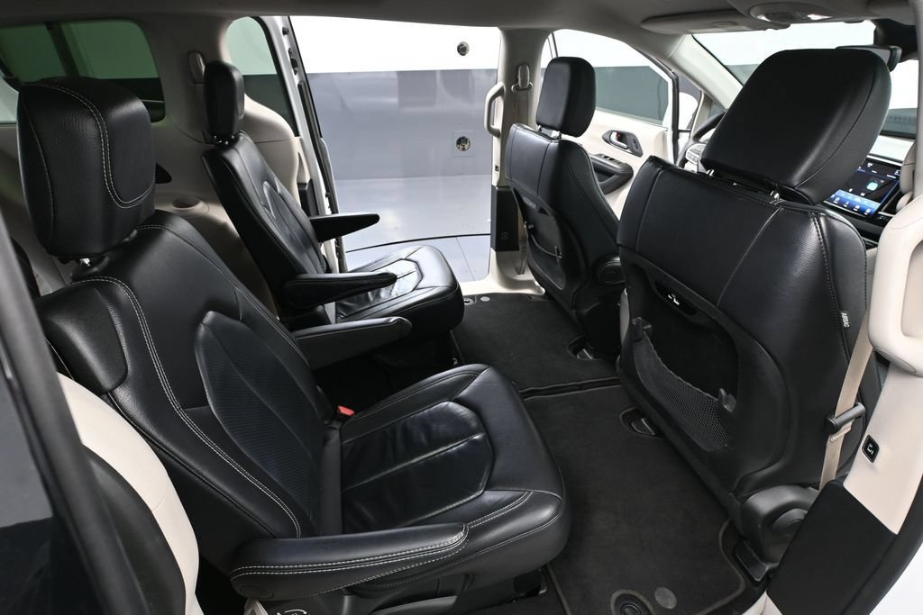 Used 2022 Chrysler Pacifica Touring-L FWD image 44