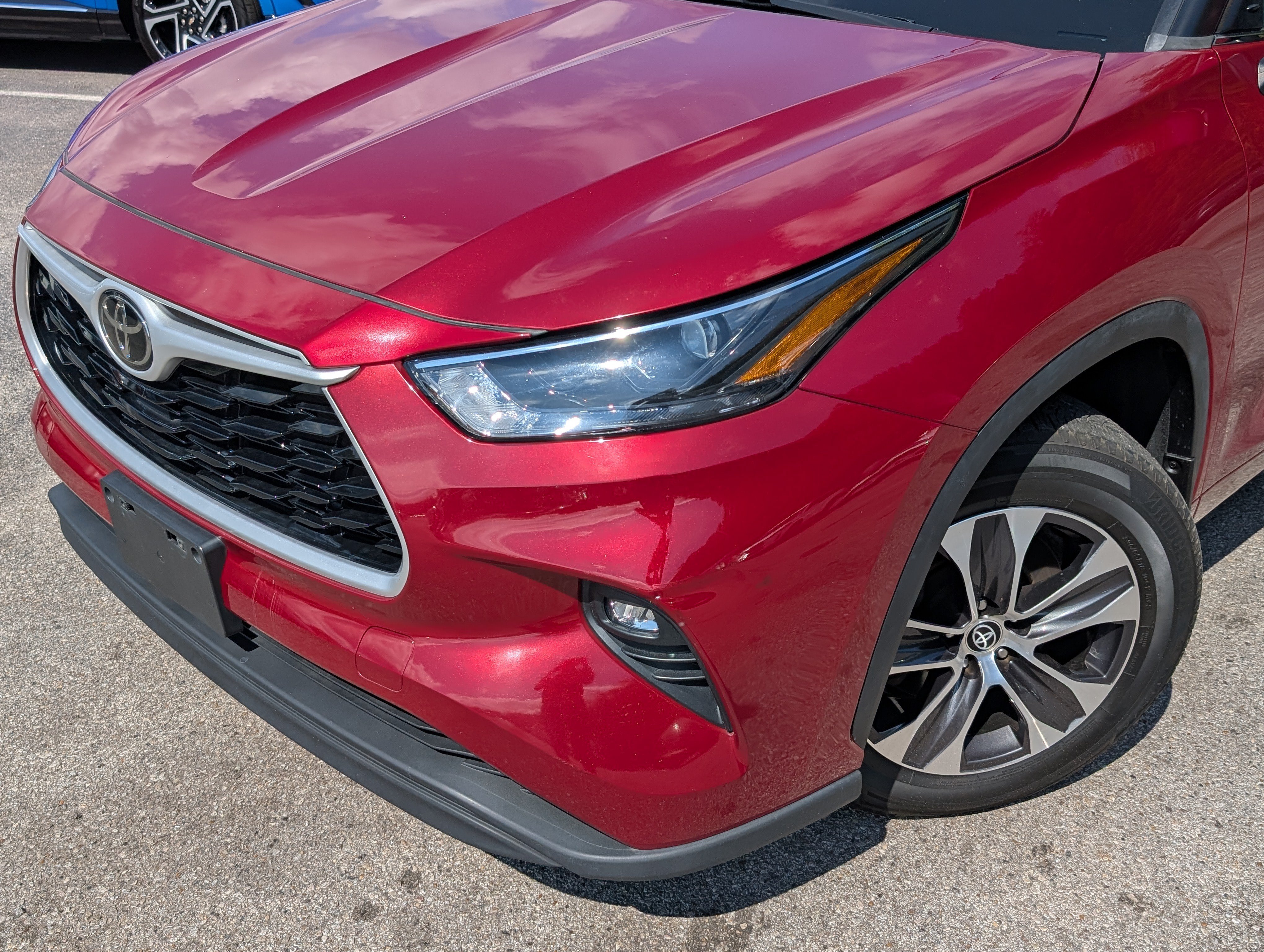 Used 2022 Toyota Highlander XLE AWD/4WD image 13