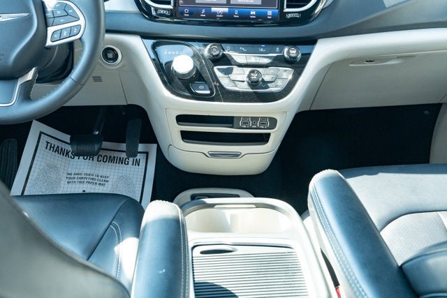 Used 2023 Chrysler Pacifica Touring-L FWD image 30