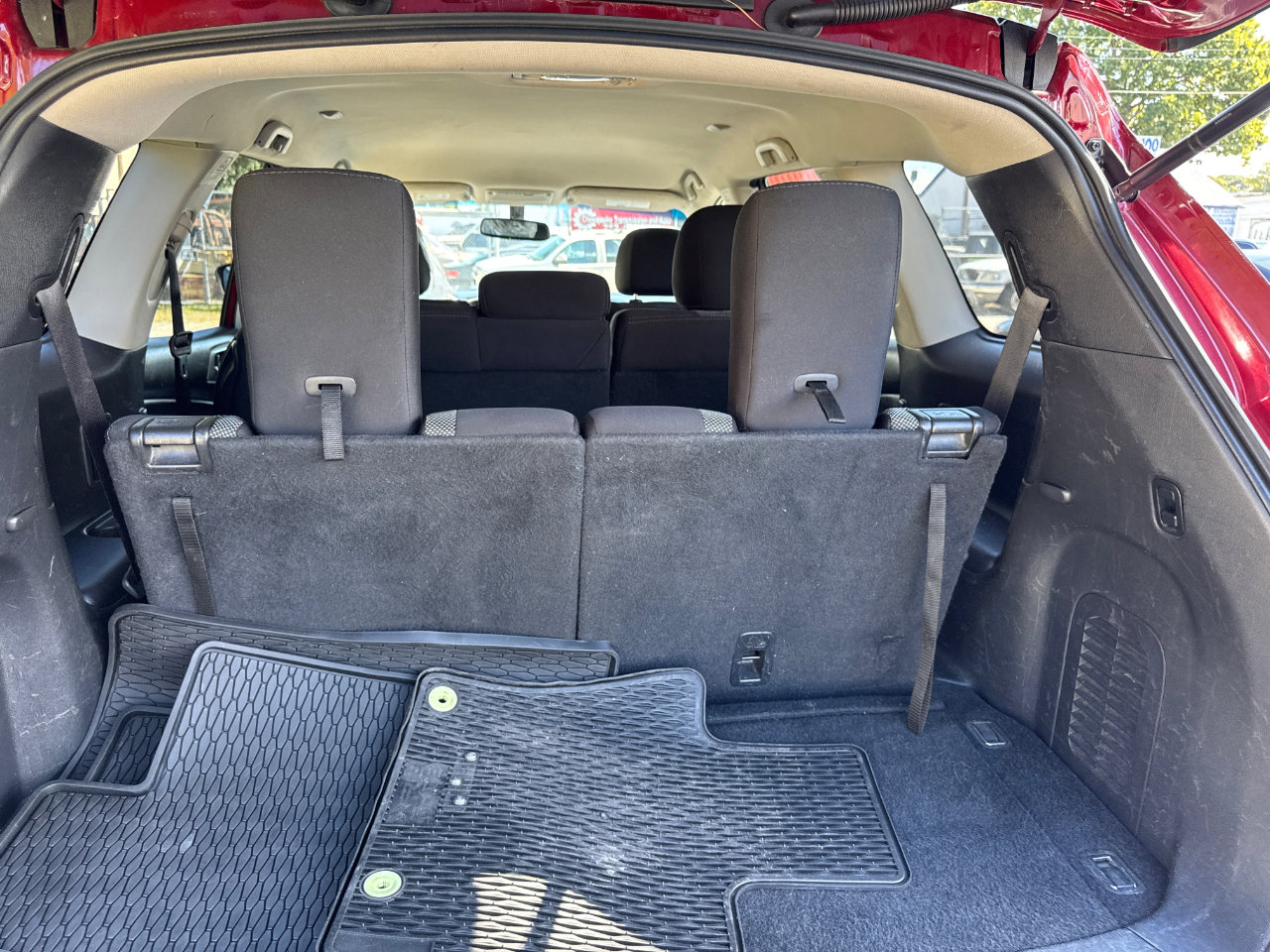 Used 2018 Nissan Pathfinder SV image 11