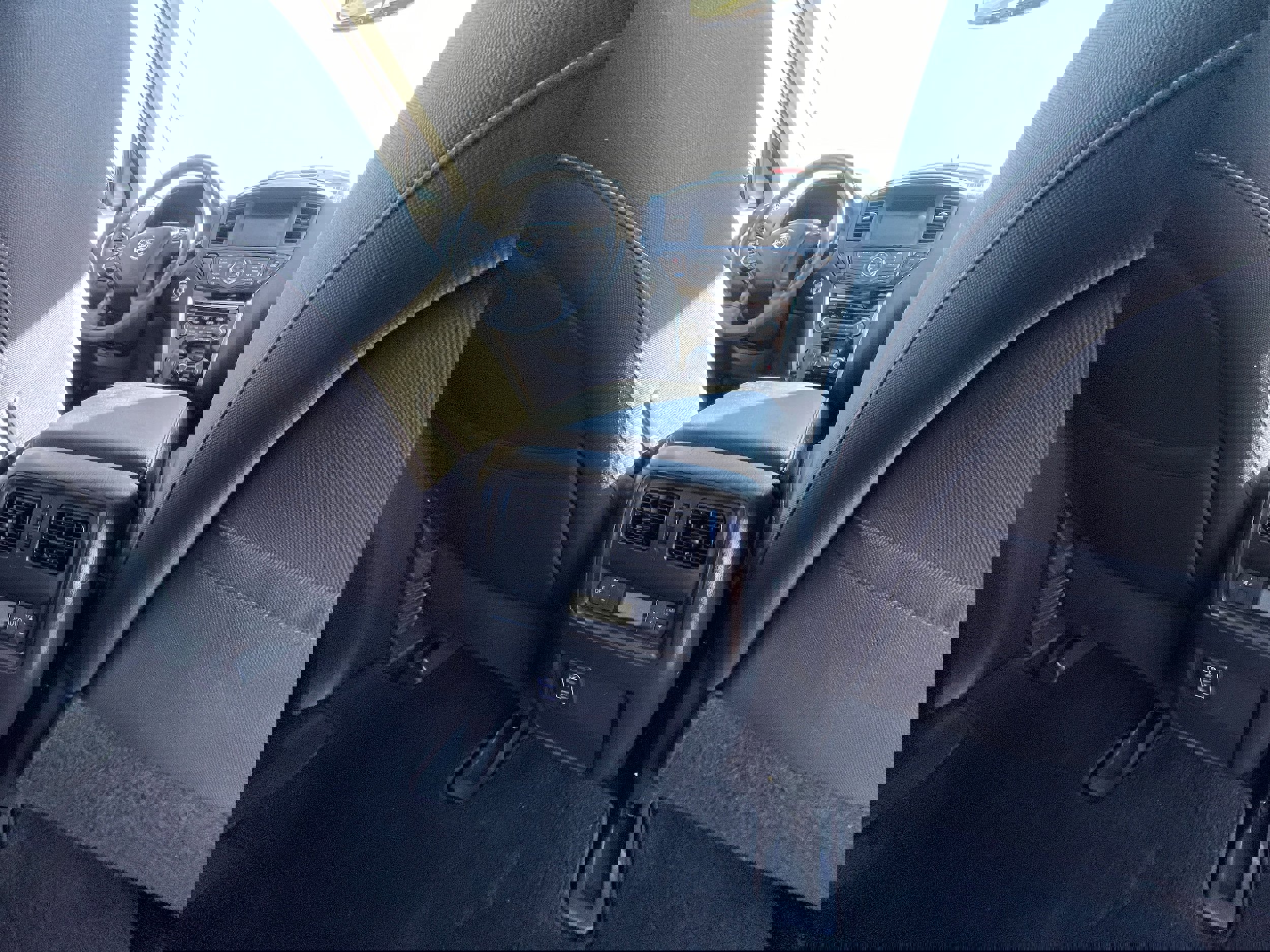 Used 2018 Nissan Pathfinder SV image 23