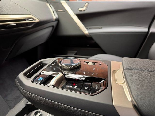 Used 2026 BMW iX xDrive60 image 19