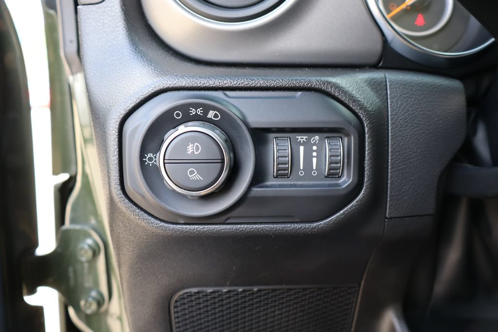 Used 2022 Jeep Gladiator Sport AWD/4WD image 15