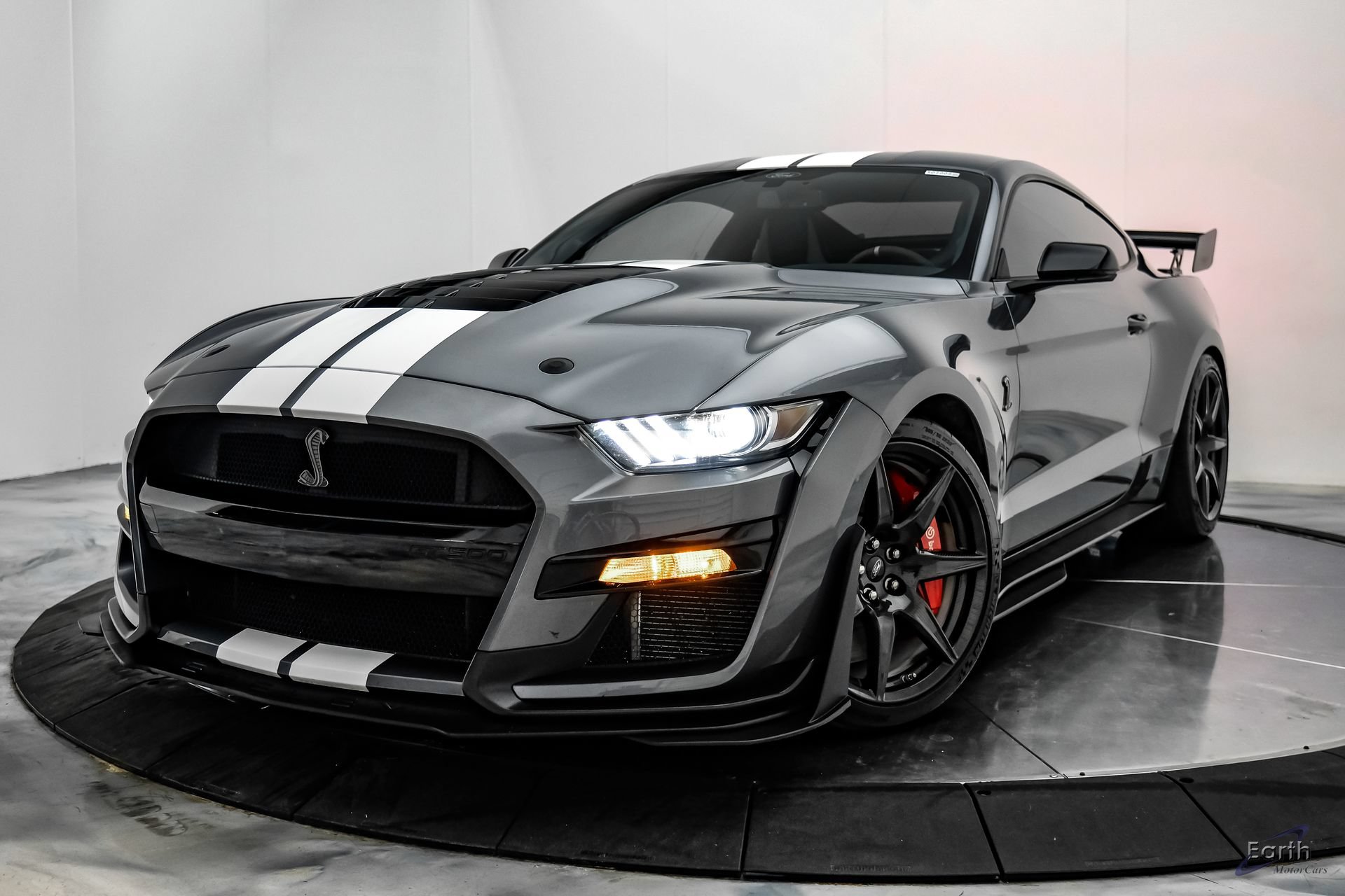 Used 2021 Ford Mustang Shelby GT500 w/ Carbon Fiber Track Pack RWD image 6