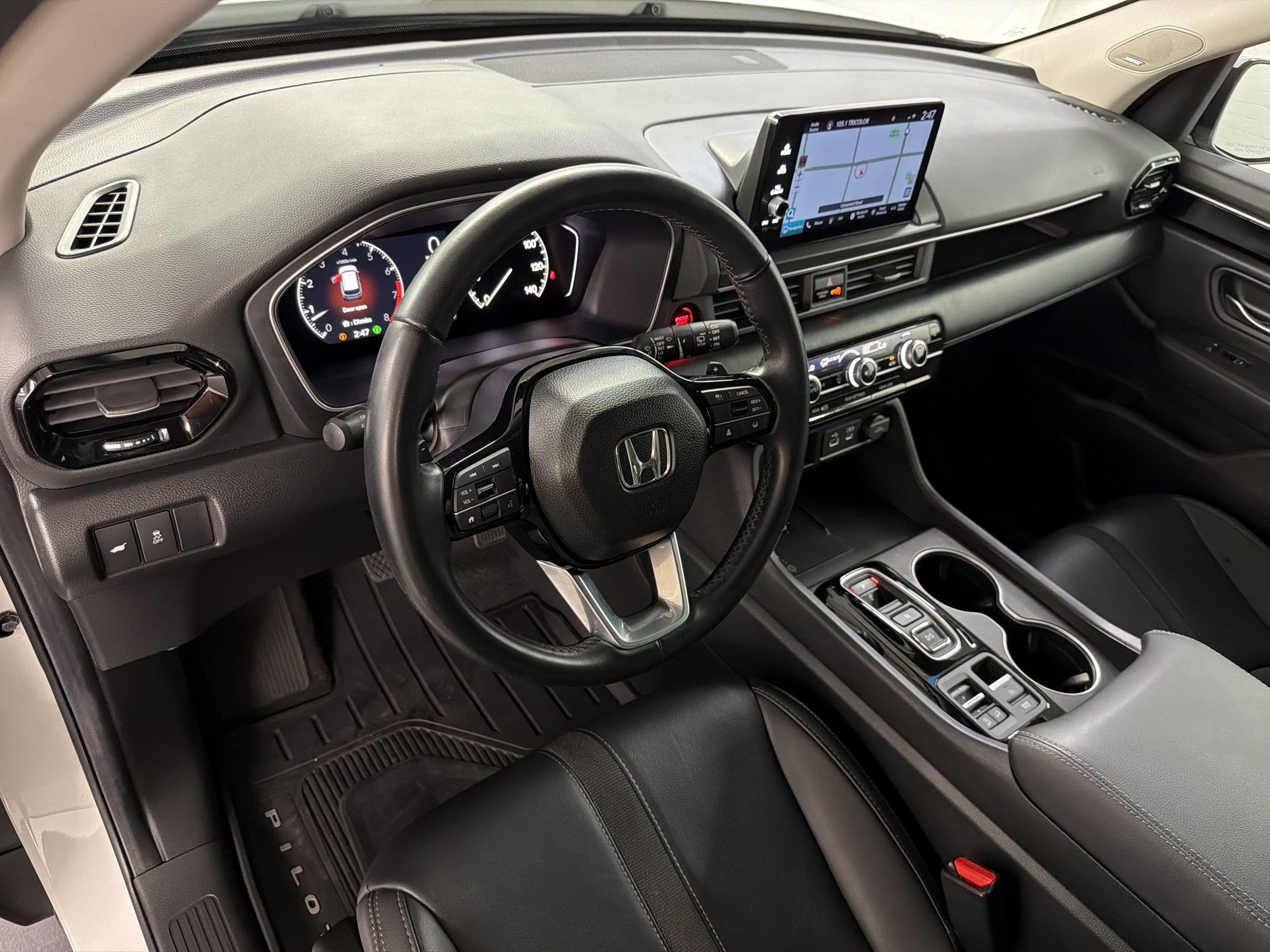 Certified 2025 Honda Pilot Touring image 4