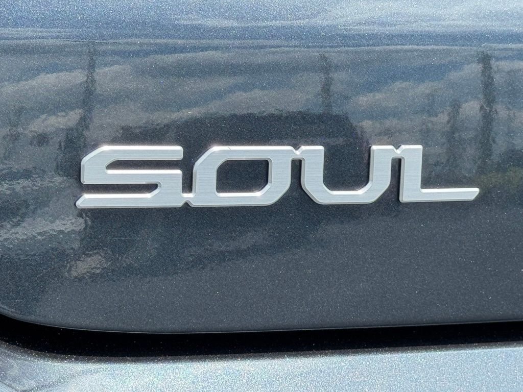 Used 2025 Kia Soul LX FWD image 11