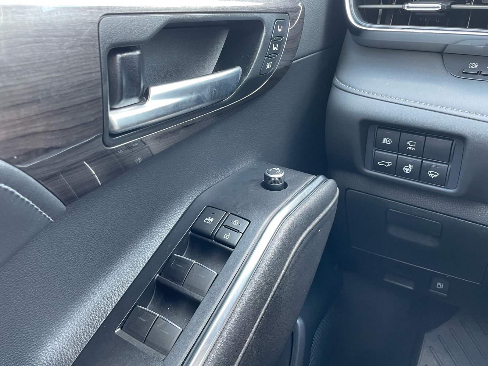 Used 2020 Toyota Highlander Limited FWD image 18