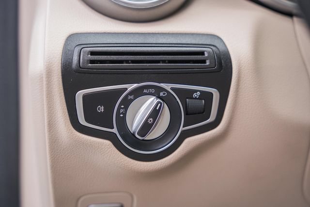 Certified 2022 Mercedes-Benz GLC 300 4MATIC w/ Premium Package Lite image 39