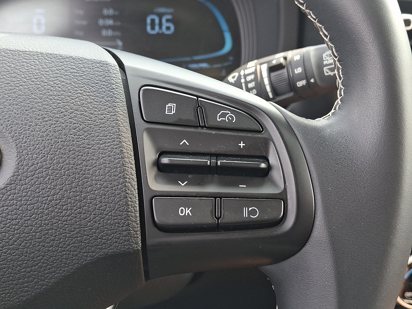 Certified 2023 Hyundai Venue Limited FWD image 21