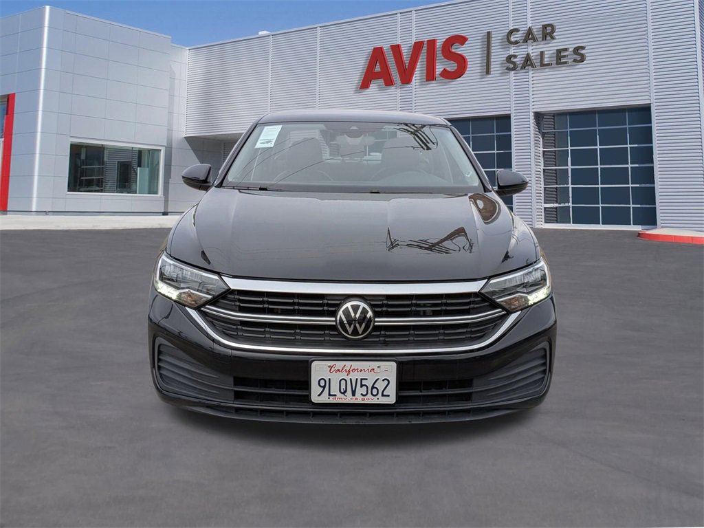 Used 2024 Volkswagen Jetta SE image 2
