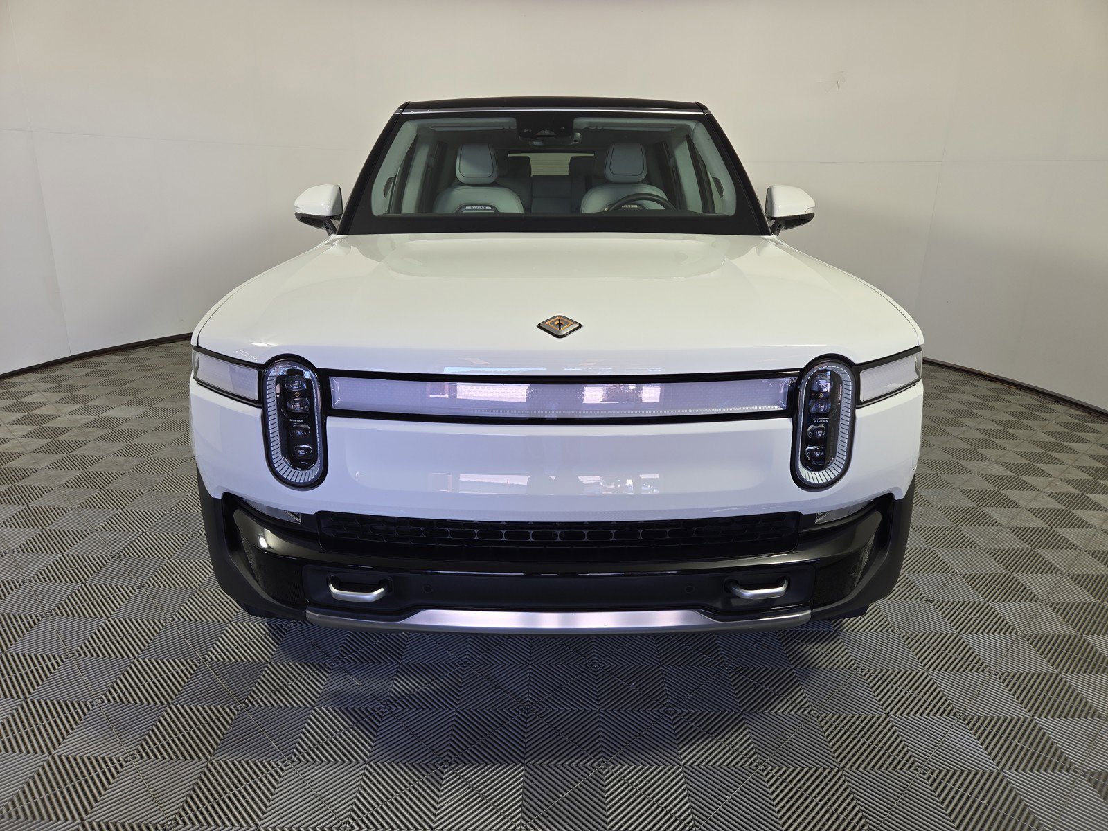 Used 2024 Rivian R1S Adventure image 7