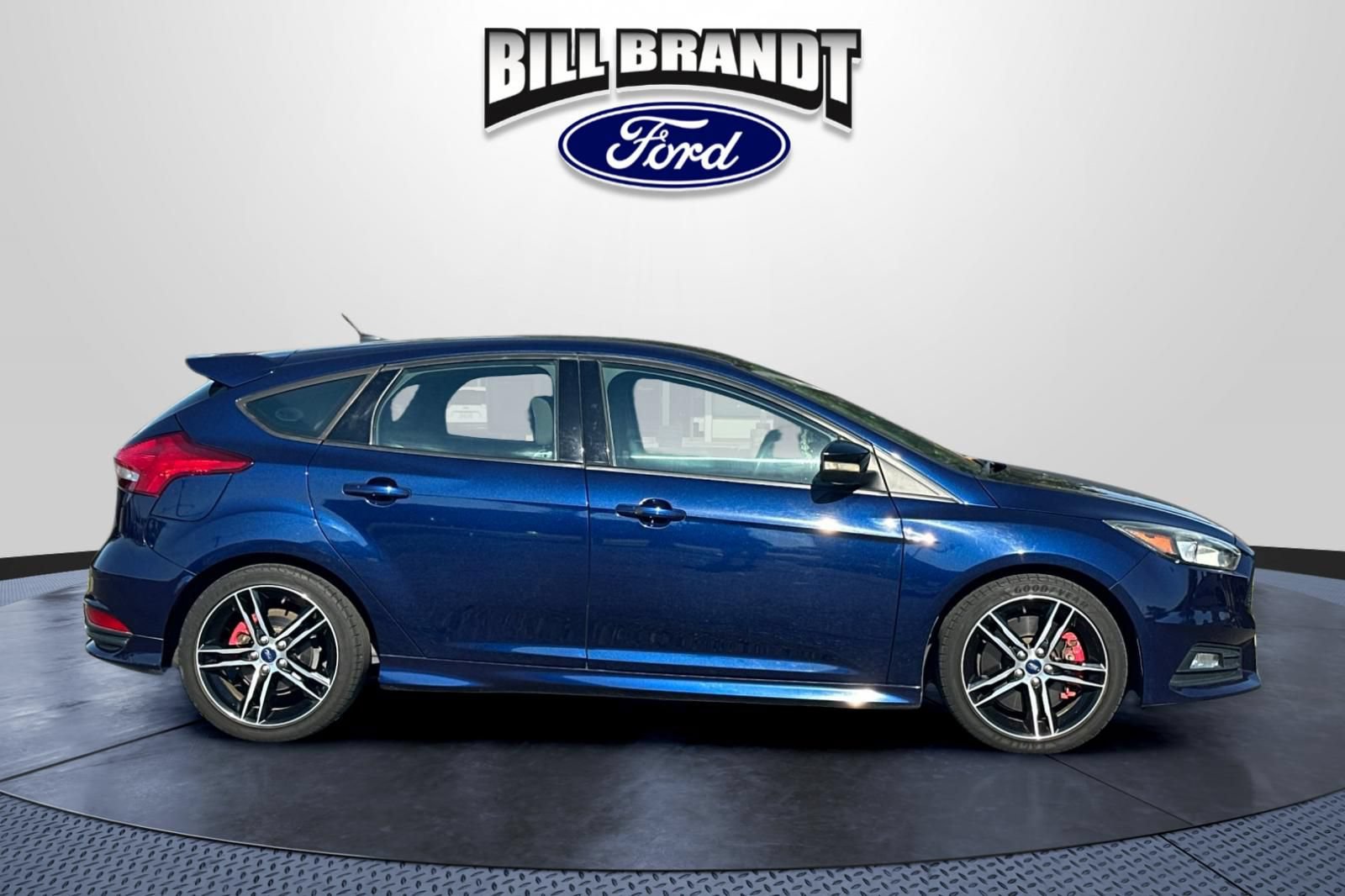 Used 2016 Ford Focus ST FWD image 2