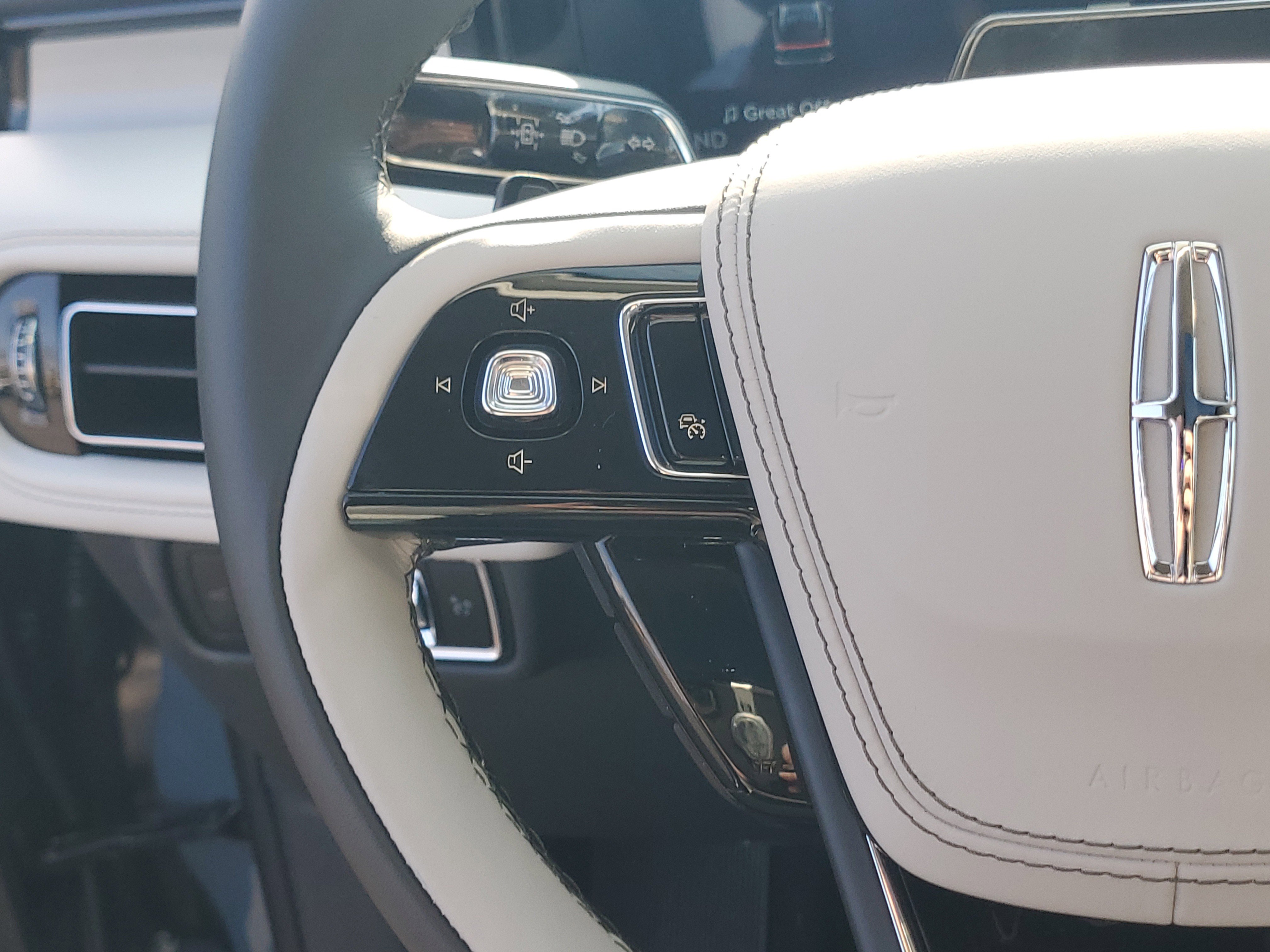 New 2026 Lincoln Aviator Reserve w/ Jet Appearance Package image 16