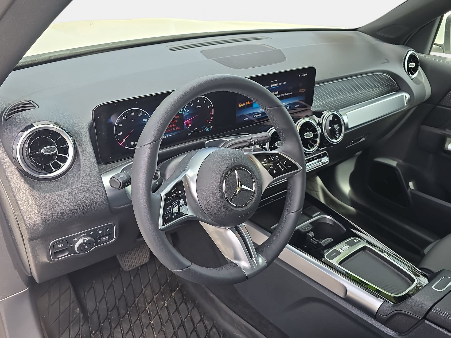 Used 2025 Mercedes-Benz GLB 250 image 16