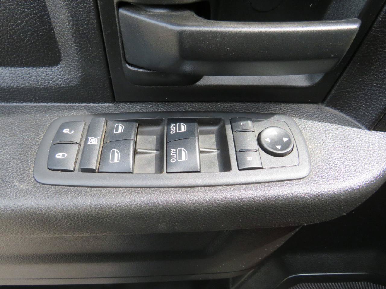 Used 2018 RAM 3500 Tradesman w/ Chrome Appearance Group AWD/4WD image 16