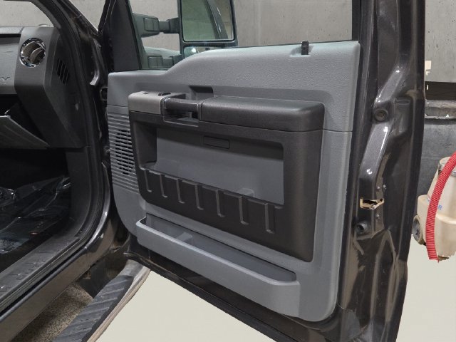 Used 2015 Ford F250 XLT w/ XLT Interior Package AWD/4WD image 16