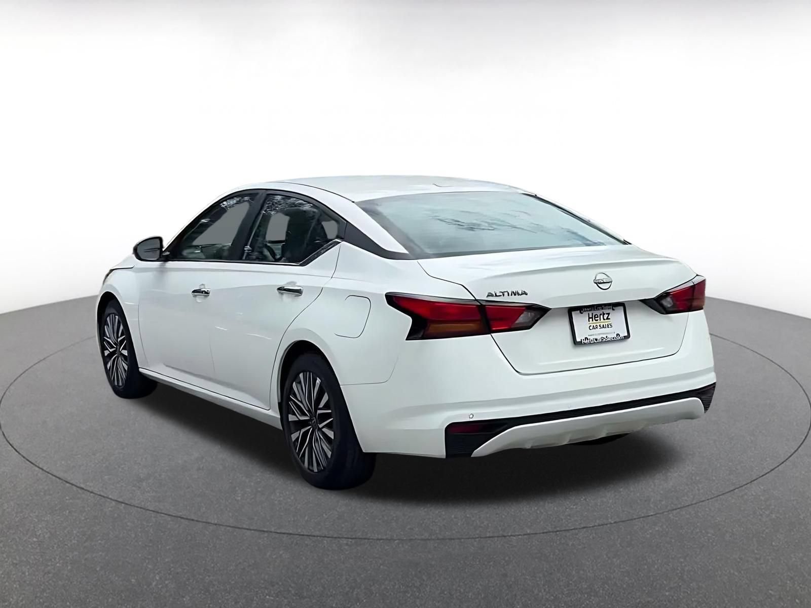 Used 2025 Nissan Altima 2.5 SV FWD image 9