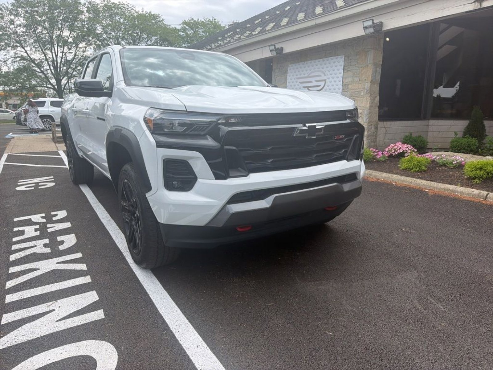 Used 2024 Chevrolet Colorado Z71 w/ Z71 Convenience Package 2 AWD/4WD image 3