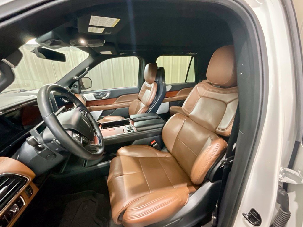 Used 2024 Lincoln Navigator Reserve AWD/4WD image 8