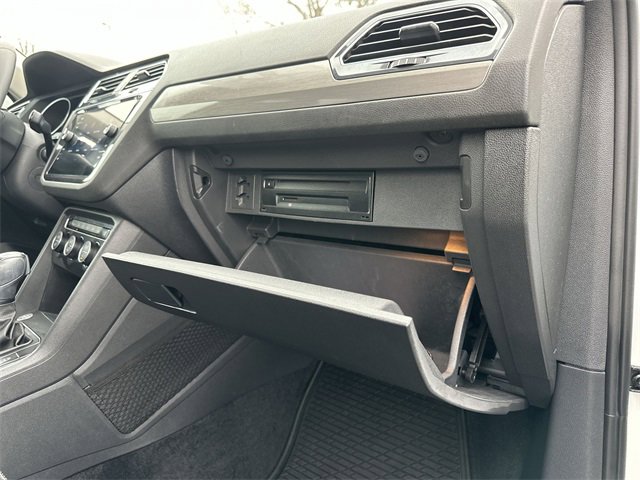 Used 2020 Volkswagen Tiguan SE R-Line image 34