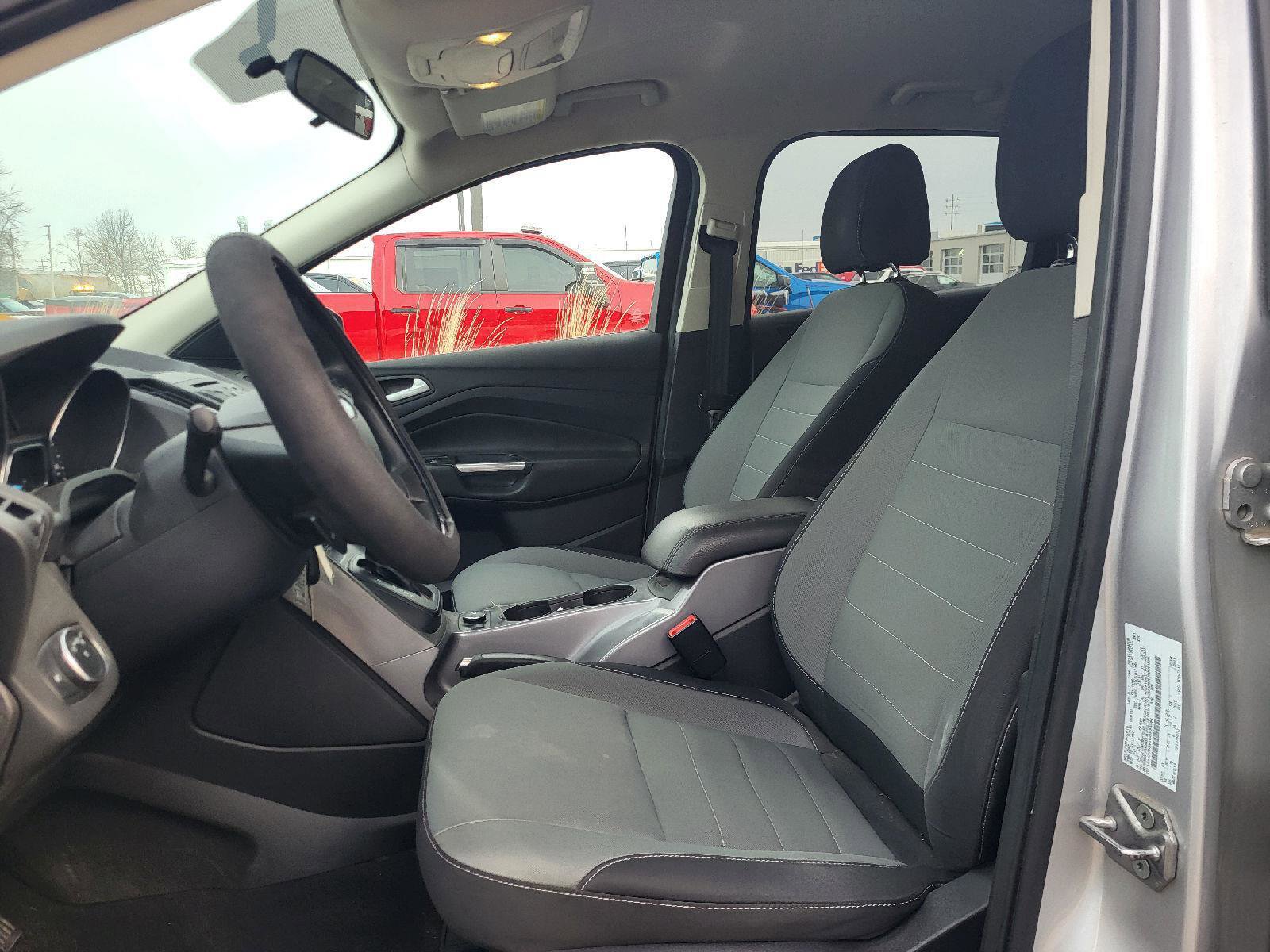 Used 2016 Ford Escape SE w/ SE Cold Weather Package image 9